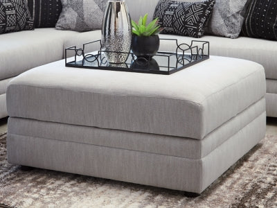 Otomana Neira con almacenamiento