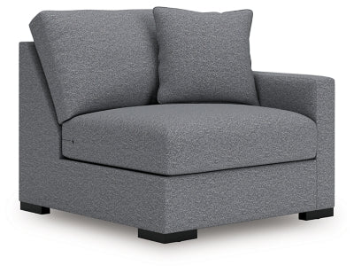 Seccional Omaha by Ashley de 8 piezas con sistema de audio y chaise longue