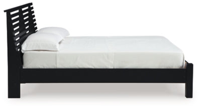 Cama Queen con paneles de láminas Danziar