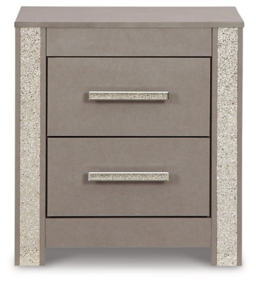 Surancha Queen Poster Bed, Chest and Nightstand
