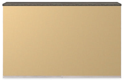 Cama Gerridan King con paneles, cómoda y dos mesitas de noche