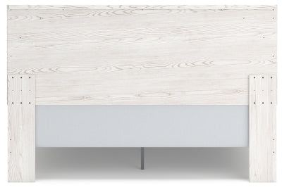 Cama Gerridan King con paneles, cómoda y dos mesitas de noche