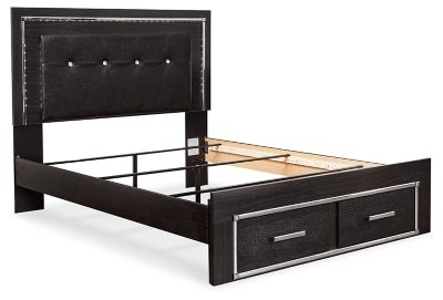 Cama Queen tapizada Kaydell con paneles, tocador, espejo y cómoda