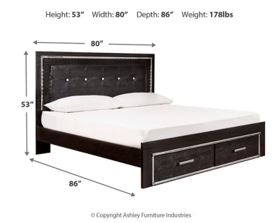 Cama tapizada Kaydell King con almacenaje, tocador, espejo, cómoda y dos mesitas de noche