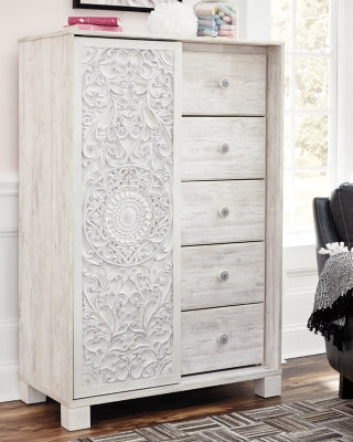 Cama Queen con paneles, cómoda y mesita de noche Paxberry