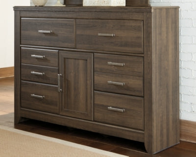 Juararo Queen Poster Bed, 2 Dressers, Mirror and 2 Nightstands