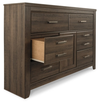 Juararo Queen Poster Bed, 2 Dressers, Mirror and 2 Nightstands