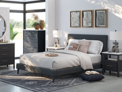 Cama Cadmori King tapizada con listones enrollables