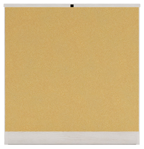 Cama Queen Altyra con paneles tapizados, tocador, espejo y mesita de noche