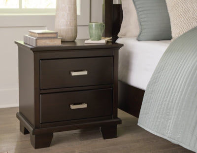 Covetown Queen Panel Bed, Dresser, Mirror, Chest and Nightstand