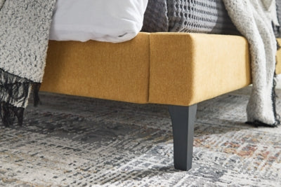 Cama tapizada Maloken California King con listones enrollables