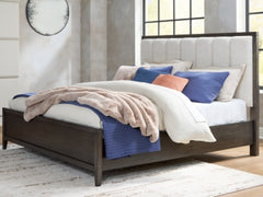 Cama tapizada Westonfort King con paneles