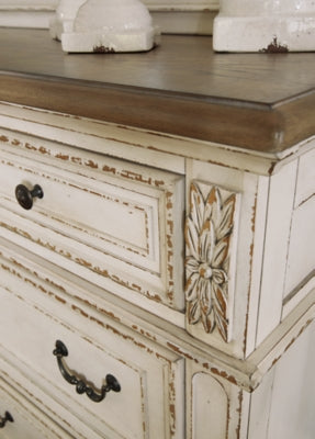 Cama Queen Realyn con paneles tapizados, cómoda y dos mesitas de noche