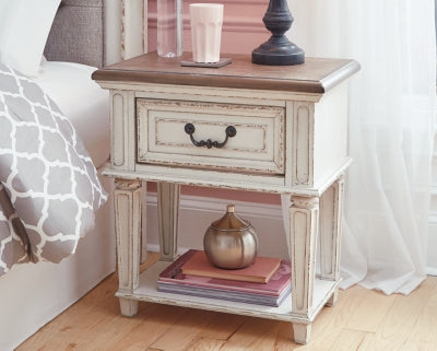 Realyn Twin Panel Bed, Dresser, Mirror and Nightstand