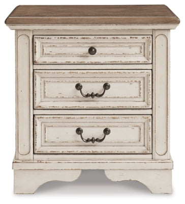 Cama Queen Realyn con paneles tapizados, cómoda y dos mesitas de noche