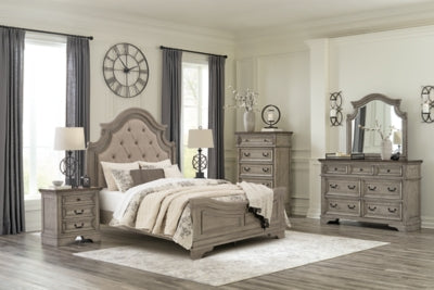 Cama Queen tapizada con paneles, tocador, espejo, cómoda y mesita de noche Lodenbay