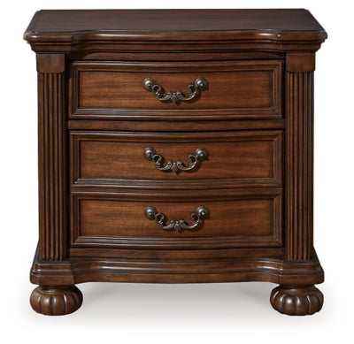 Lavinton Queen Poster Bed, Dresser, Mirror, Chest and Nightstand