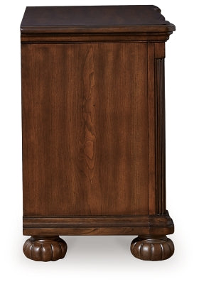 Lavinton Queen Poster Bed, Dresser, Mirror, Chest and Nightstand