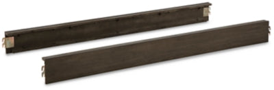 Cama Arkenton California King con paneles, tocador y espejo