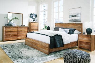 Cama King con paneles, cómoda y espejo Dressonni