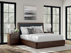 Cama California King con paneles tapizados Dilenno