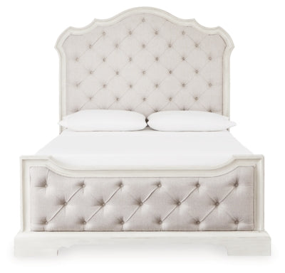 Cama Queen Arlendyne con paneles tapizados y dos mesitas de noche