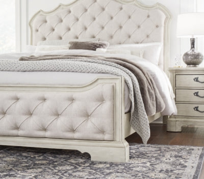 Cama Arlendyne King tapizada, cómoda y espejo