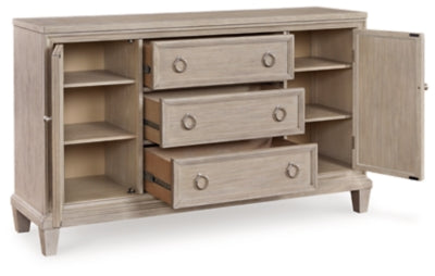 Jorlaina Dining Server