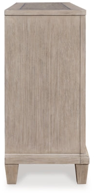 Jorlaina Dining Server