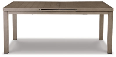 Mesa de comedor al aire libre frente a la playa