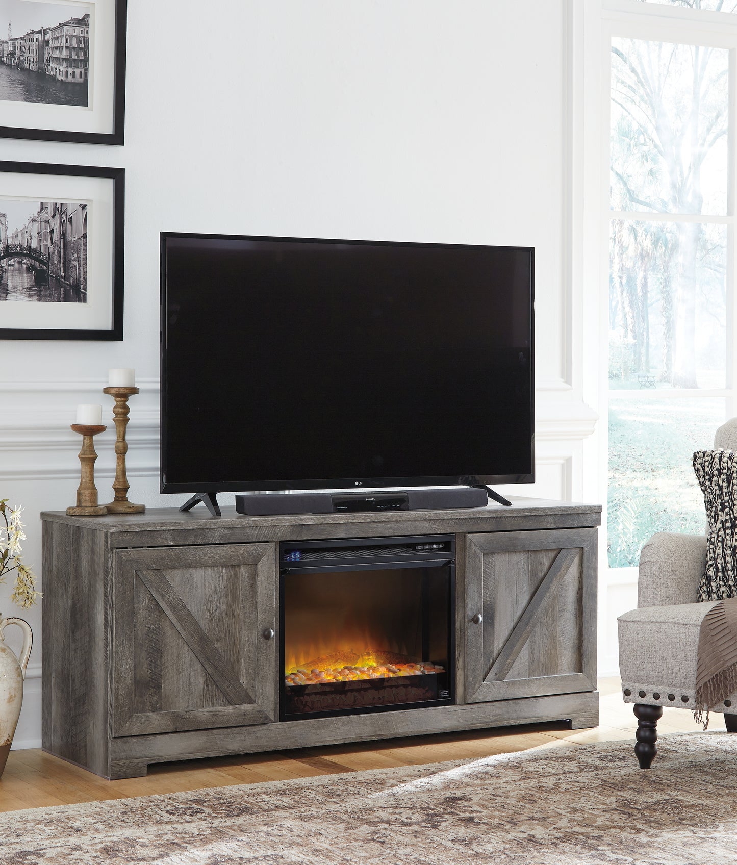 Mueble para TV Wynnlow de 63" con chimenea eléctrica