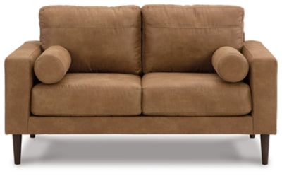 Sofá, loveseat, silla y otomana Telora