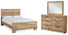 Cama Queen Hyanna con paneles, tocador y espejo