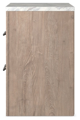 Cama Senniberg King con paneles, tocador, espejo y mesita de noche