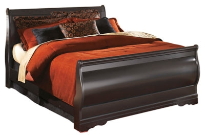 Huey Vineyard Queen Sleight Bed and Chest