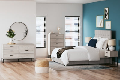 Dolante Queen Upholstered Bed