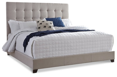 Cama Queen tapizada Dolante, tocador, espejo y mesita de noche