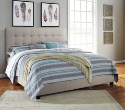 Dolante Queen Upholstered Bed