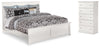 Cama King con paneles y cómoda Bostwick Shoals