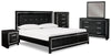 Cama tapizada Kaydell King con paneles, tocador, espejo, cómoda y mesita de noche