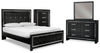 Cama Queen tapizada Kaydell con paneles, tocador, espejo y cómoda