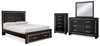 Cama Queen tapizada Kaydell con paneles, tocador, espejo y cómoda