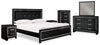 Cama tapizada Kaydell King con paneles, tocador, espejo, cómoda y dos mesitas de noche