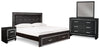 Cama tapizada Kaydell King con paneles, tocador, espejo y mesita de noche