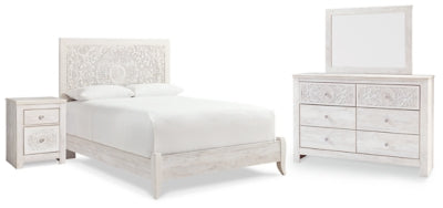 Cama Queen con paneles, tocador, espejo y mesita de noche Paxberry