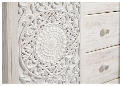 Cama Queen con paneles, cómoda y mesita de noche Paxberry