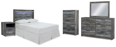 Cabecero de cama Baystorm con paneles completos. Cómoda, espejo, cómoda y mesita de noche.