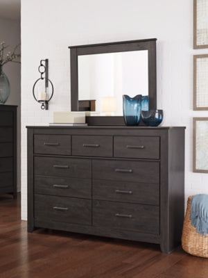 Cama King Brinxton con paneles, espejo, cómoda y dos mesitas de noche