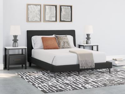 Cama Cadmori Queen tapizada con listones enrollables