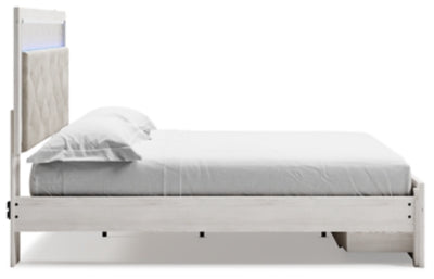 Cama King Altyra con almacenaje tapizado, tocador, espejo y dos mesitas de noche
